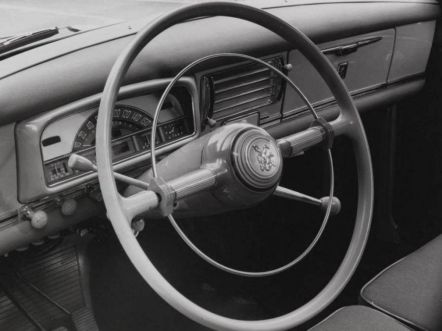  Peugeot 403 Familiale 1955 года  (фото 2 из 7)